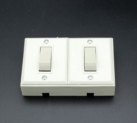 Выключатель настенный Ingelect сдвоенный наружный, 10А-220V. Распродажа